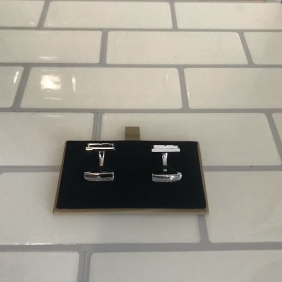 NIB Burberry Cufflinks - Picture 3 of 7